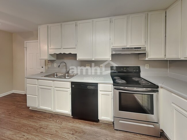 Foto del edificio - 1613 Cumberland Club Rd SW