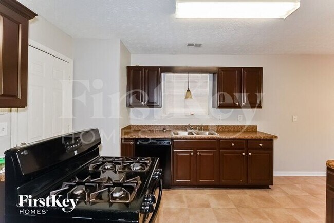 Foto del edificio - 9553 Lakeview Cir
