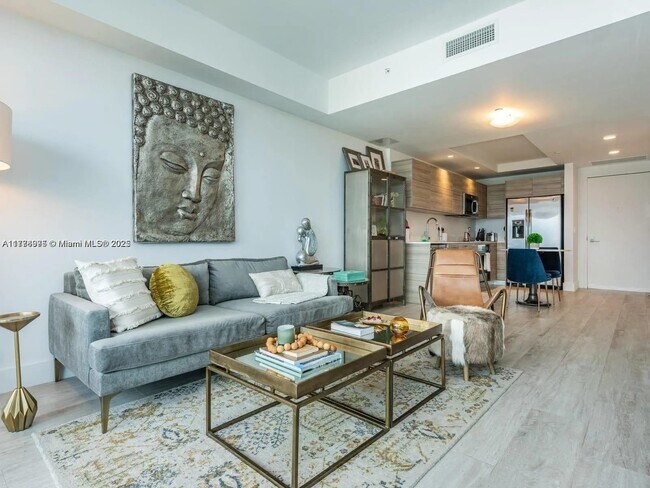 Foto del edificio - 121 NE 34th St
