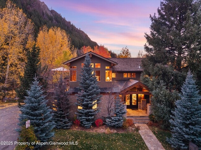 Foto del edificio - 315 S 1st St