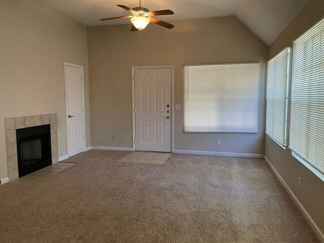 Foto del edificio - Beautiful 1 Bed/1 Bath Condo FOR RENT at L...