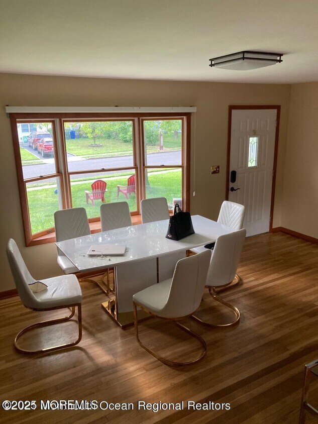 Foto del edificio - 2 Lloyd Pl