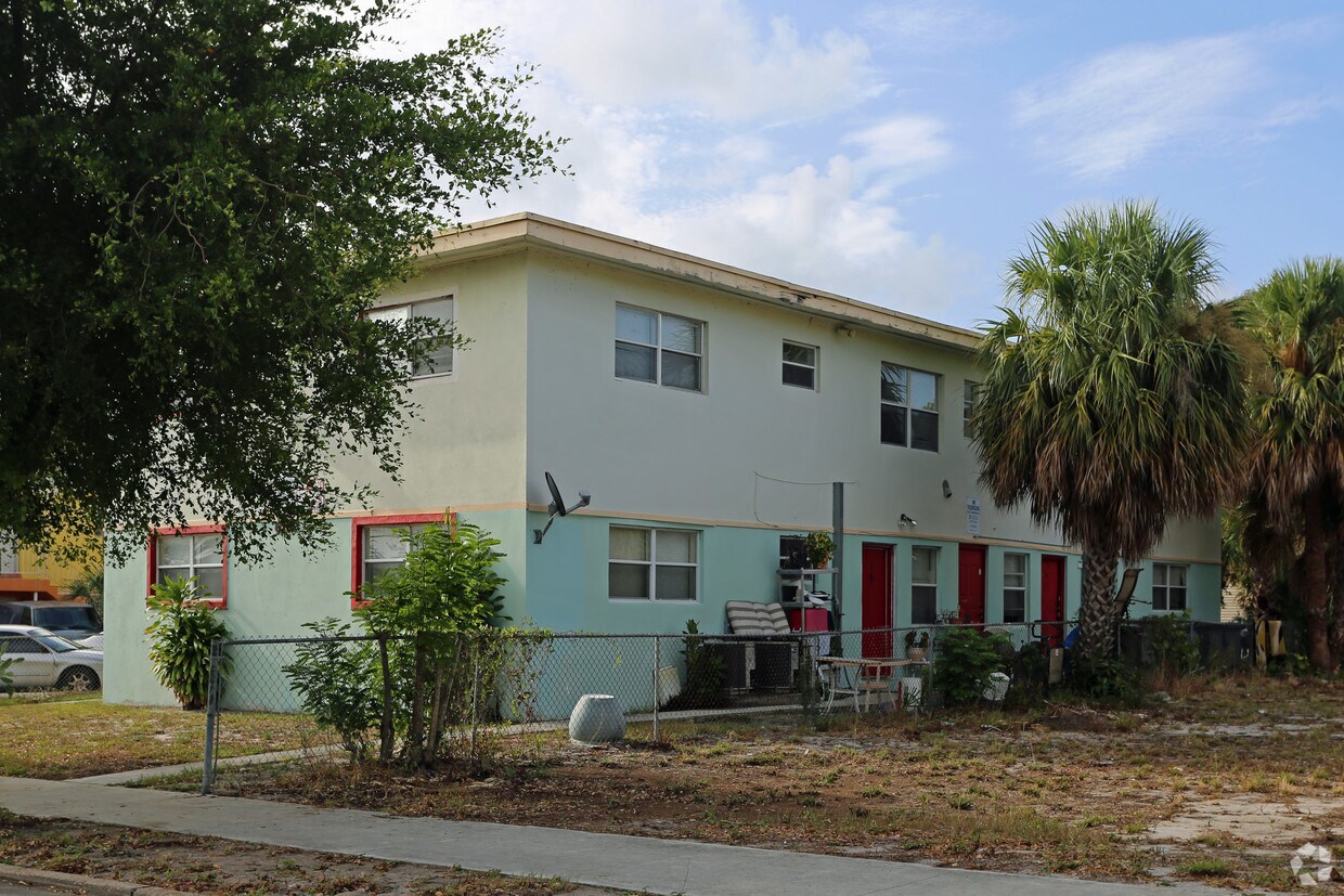 Building Photo - 610 6th St