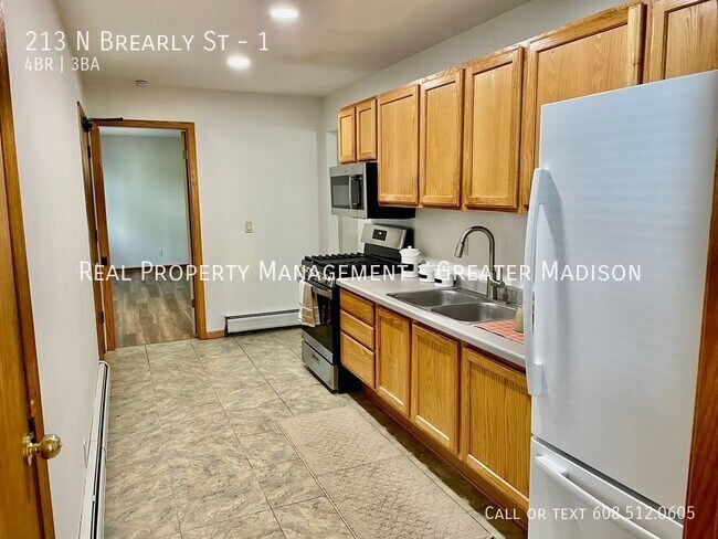 Building Photo - Spacious 4 Bedroom Flat in Sought after Ne...
