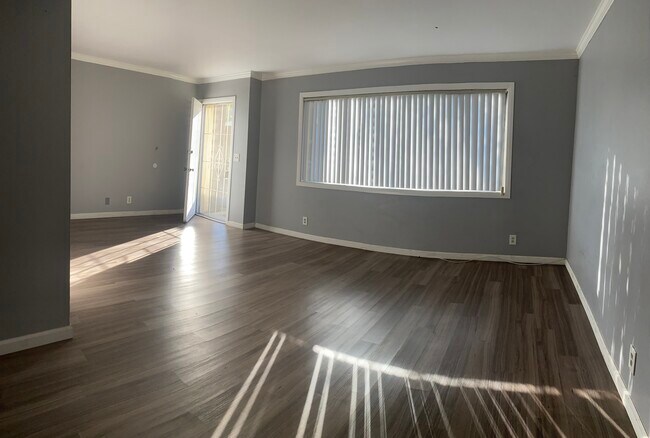 Building Photo - 9550 Cortada St