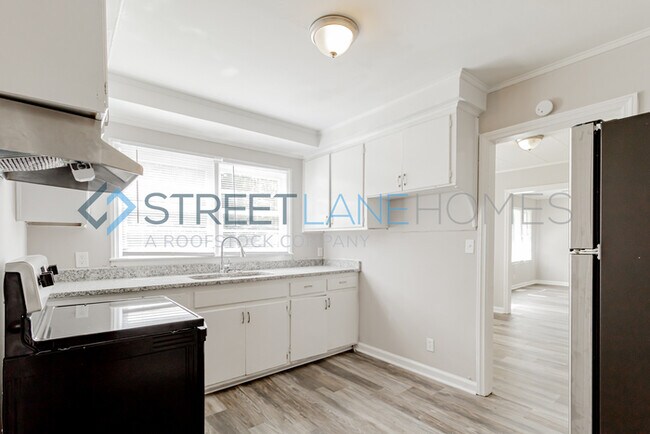 Building Photo - NOW OFFERING $250 OFF FIRST FULL MONTH IF ...