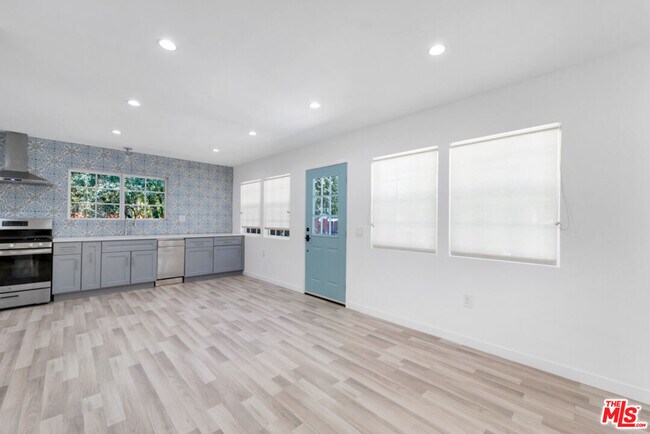 Foto del edificio - 3214 Atwater Ave