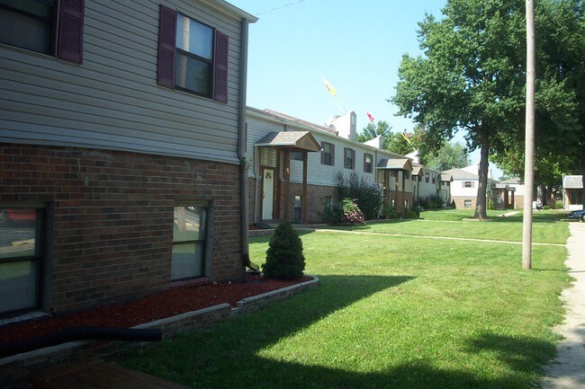 Building Photo - 13621 White Ave
