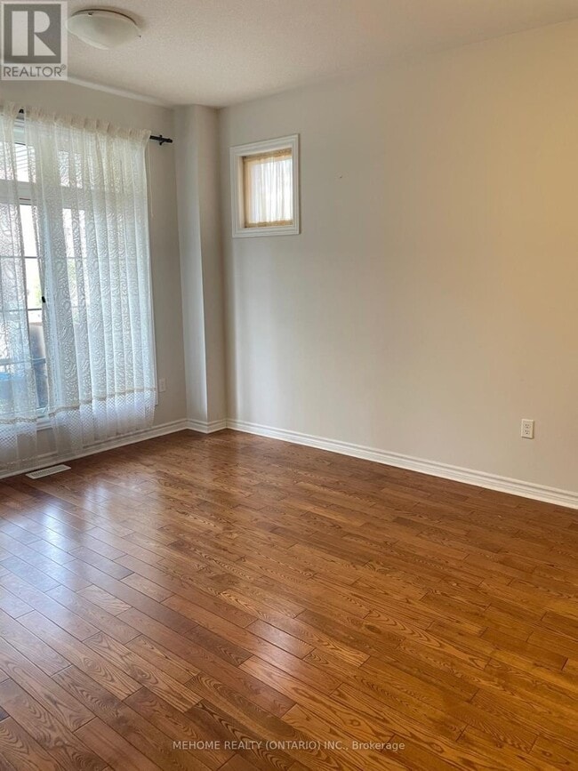 Photo du bâtiment - B-8228-8228 Birchmount Rd