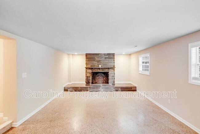 Building Photo - 2417 Laburnum Ave