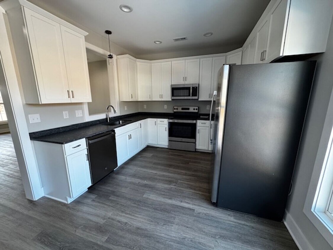 Foto principal - New Construction Townhomes in Evington-Cam...