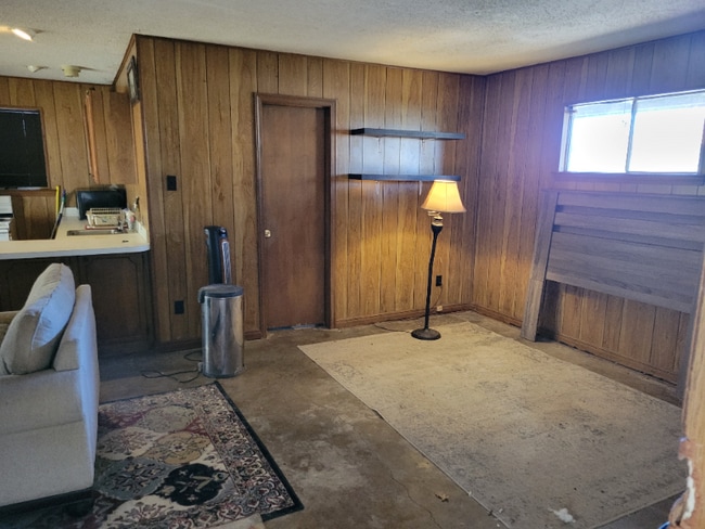 Building Photo - 221 Redbird Ln