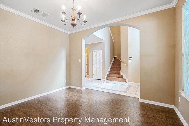 Building Photo - 4 br, 2.5 bath House - 1611 Hawk Dr