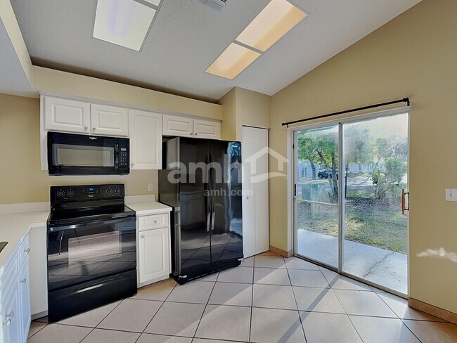 Foto del edificio - 7831 Chadwick Dr