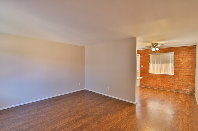 Foto del edificio - 902 S Dorsey Ln