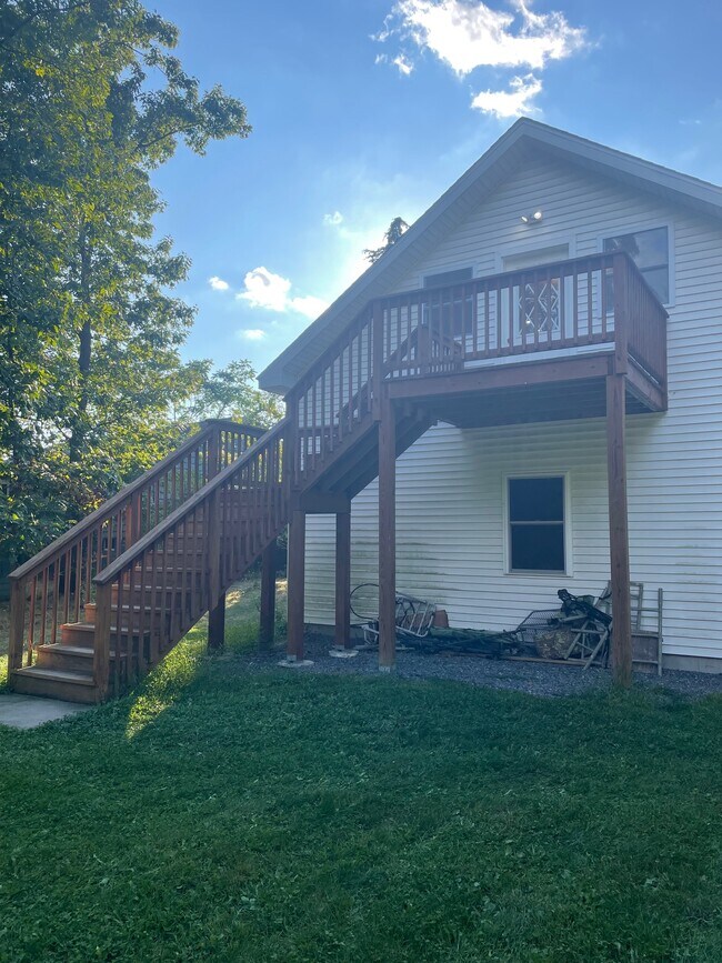 Building Photo - 123 Hilltop Rd