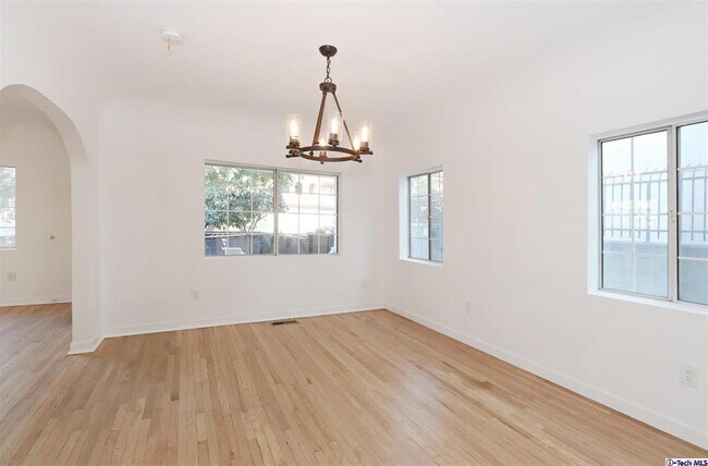 Building Photo - 1363 Armadale Ave