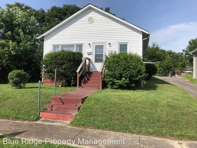 Building Photo - 3 br, 2 bath House - 1001 Maple Street