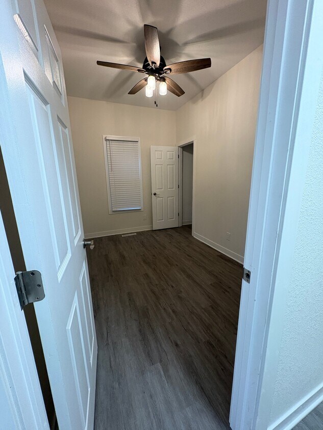 Foto del edificio - 400 E Meinecke Ave