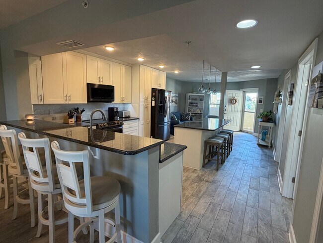 Foto del edificio - 428 Bouchelle Dr