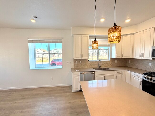 Building Photo - 6761 E 148th Dr