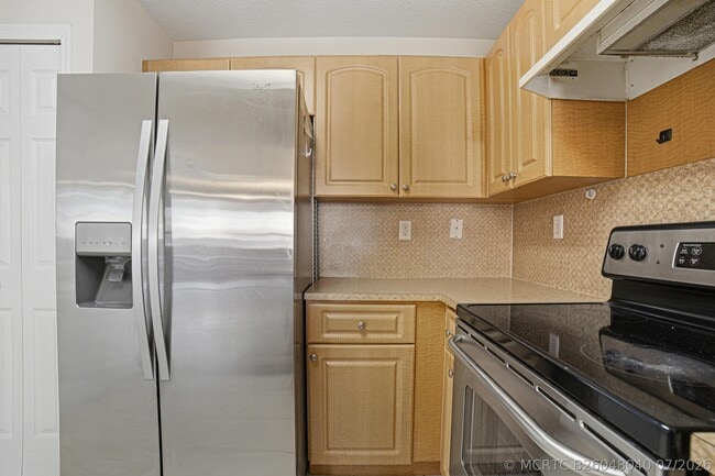 Building Photo - 765 SW 107th Ave