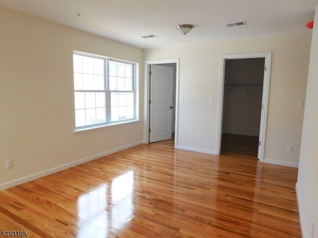 Building Photo - 131 Bellair Pl.