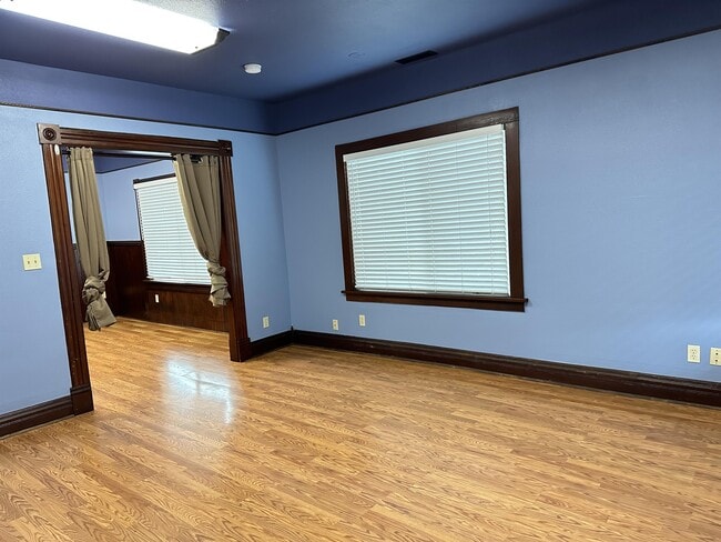 Foto del edificio - 623 W Market St