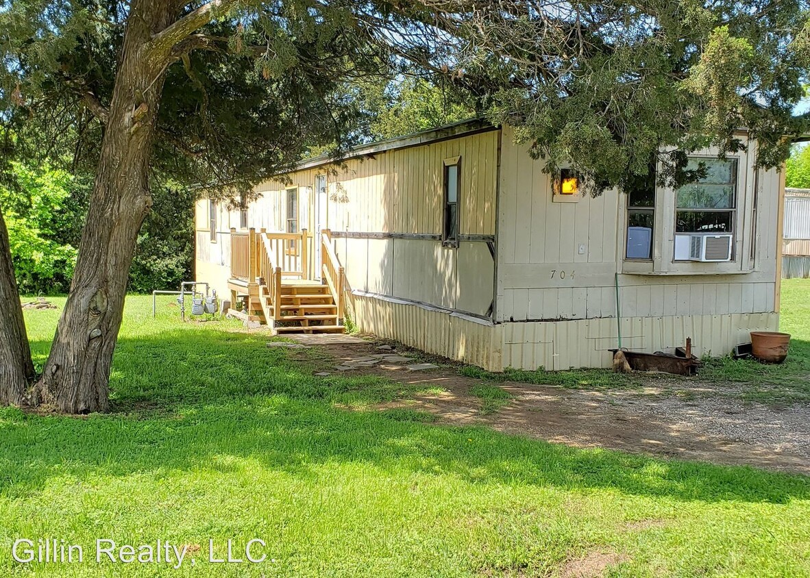 Primary Photo - 3 br, 2 bath House - 704 Alaska St