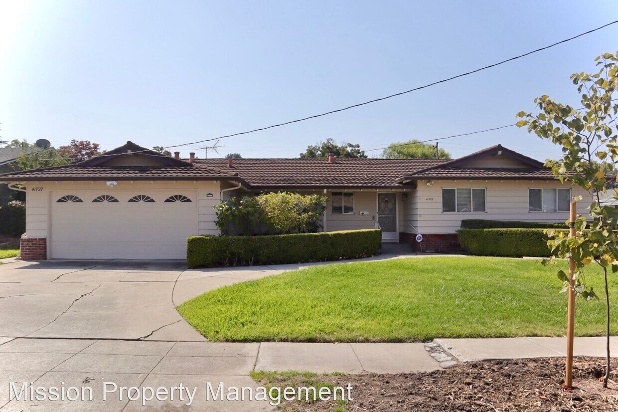 Primary Photo - 4 br, 2.5 bath House - 41727 Chiltern Dr, ...