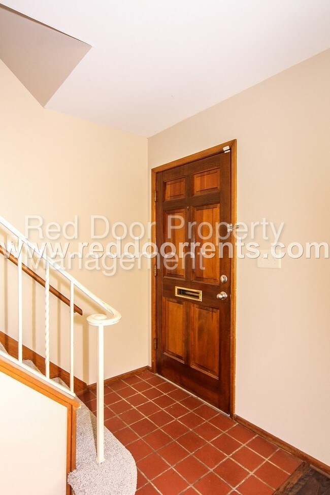 Building Photo - 111 Lantern Ln