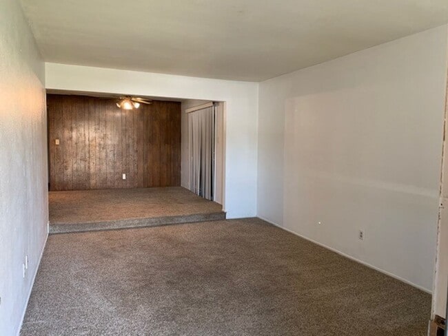 Building Photo - Great Duplex