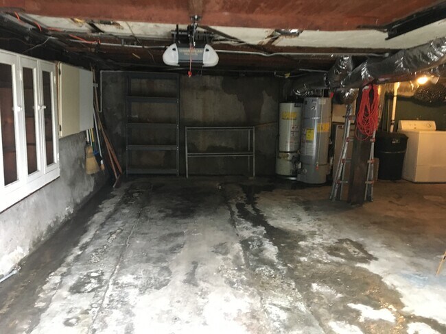large garage with washer and dryer - 1317 19th St