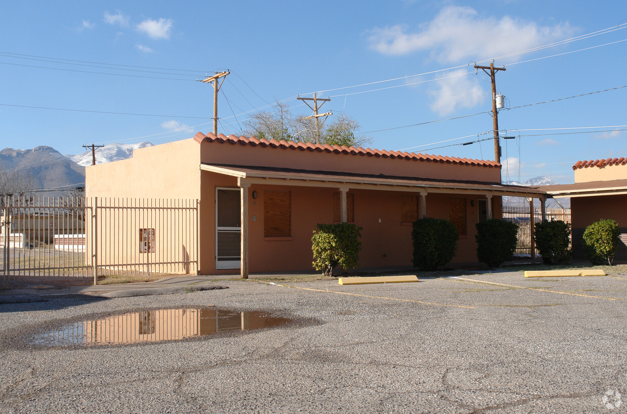 Building Photo - Siesta Gardens