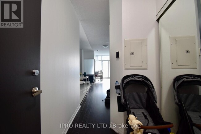 Building Photo - 223-2223 Webb Dr