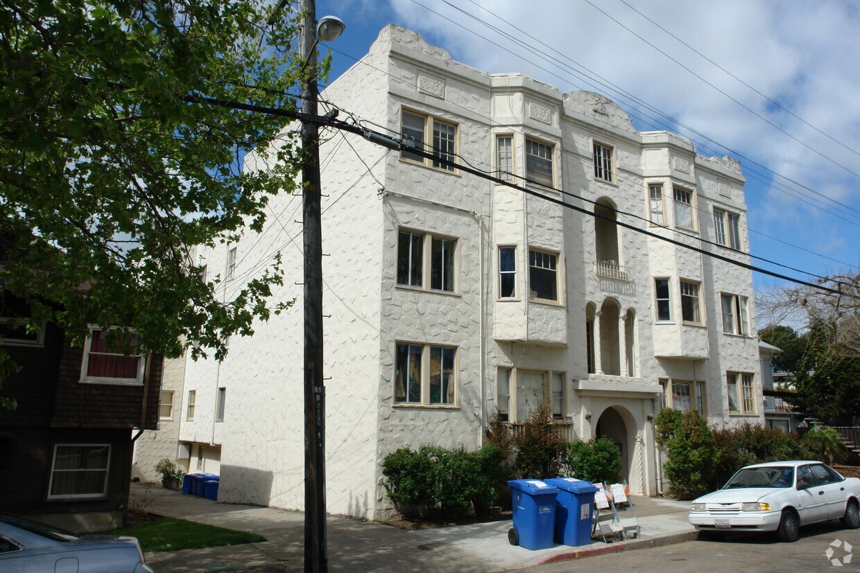 Building Photo - 2124 Mckinley Ave