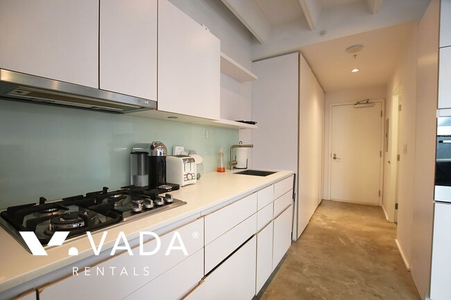 Building Photo - The Flats Loft For Rent 303-219 Georgia St...