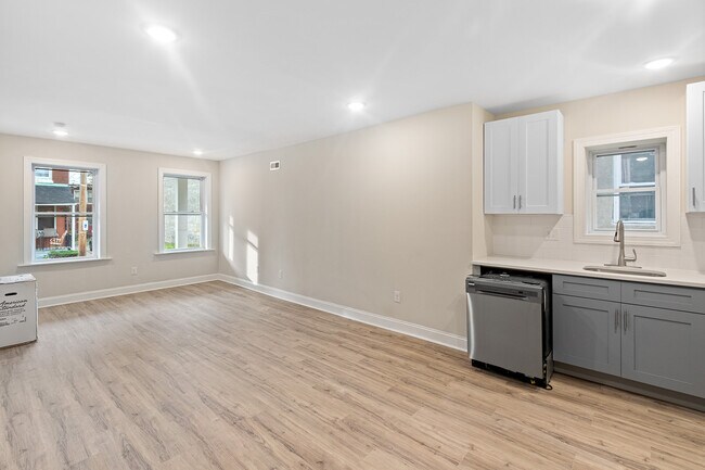 Unit 1 - 4233 Otter St