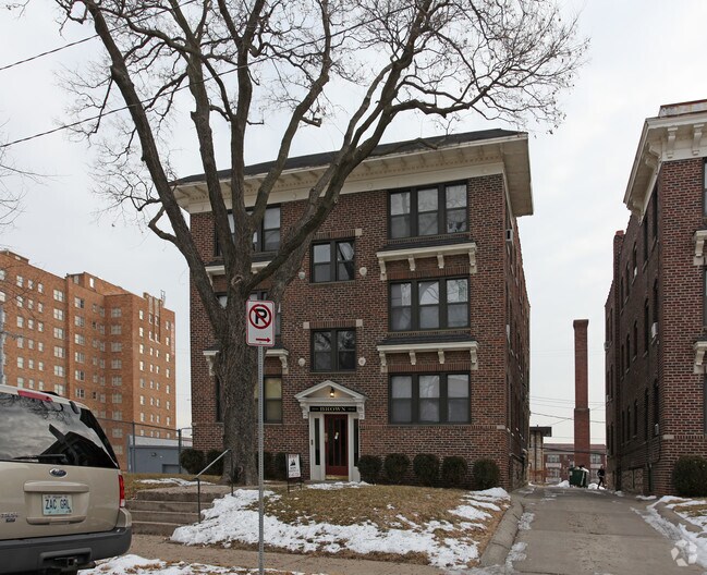 Building Photo - Brown