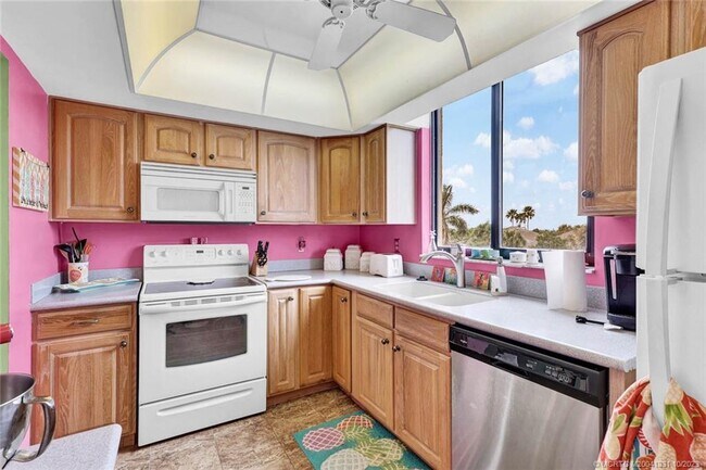 Foto del edificio - 3392 NE Causeway Blvd