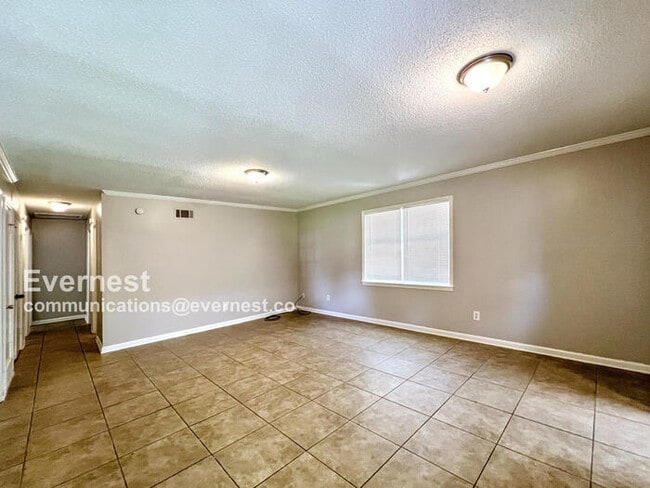 Building Photo - 922 Woodburne Pl