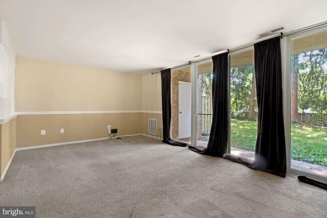 Building Photo - 752 Quince Orchard Blvd