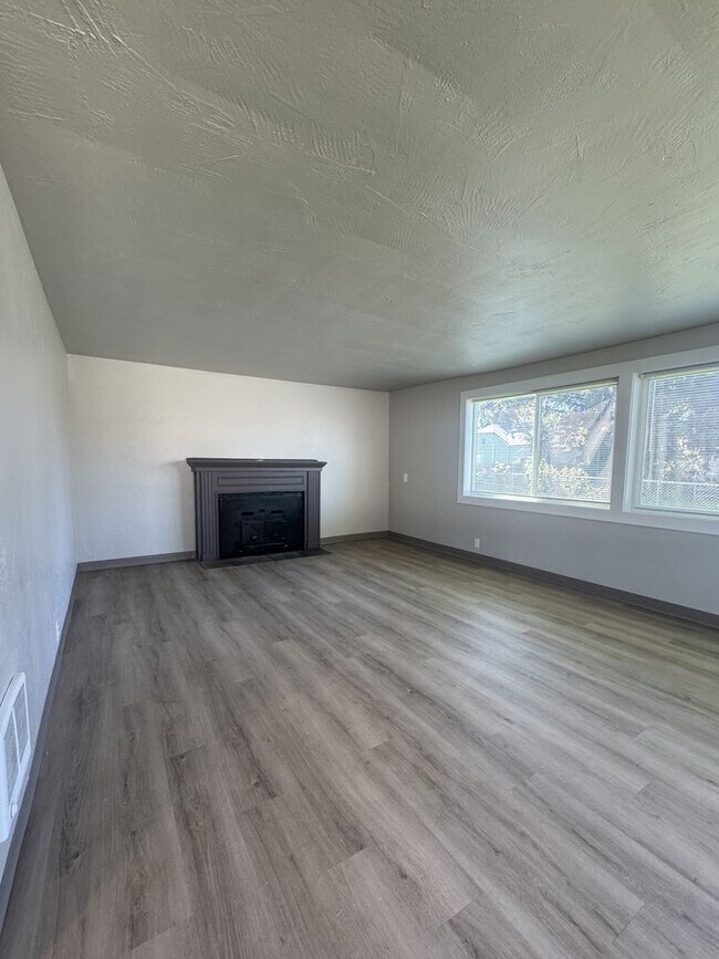 Foto del edificio - (OCK) 3-Bed 1-Bath Fully Renovated Home