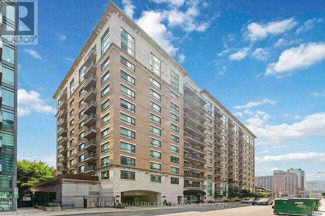 Building Photo - 200 Besserer St