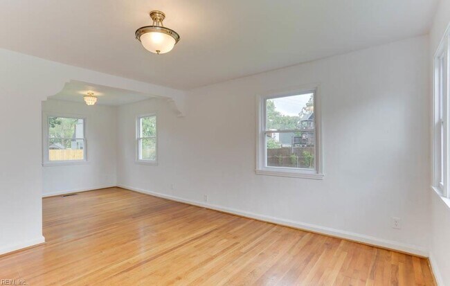 Foto del edificio - 7725 Fayver Ave