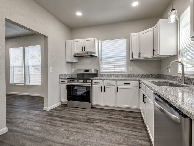 Foto del edificio - 146 N Donald Ave