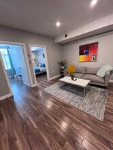 Building Photo - 828 Dundas St W