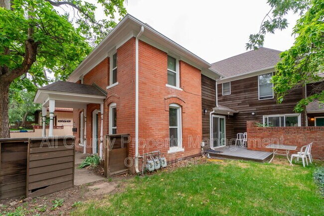 Foto del edificio - 1817 Grove St