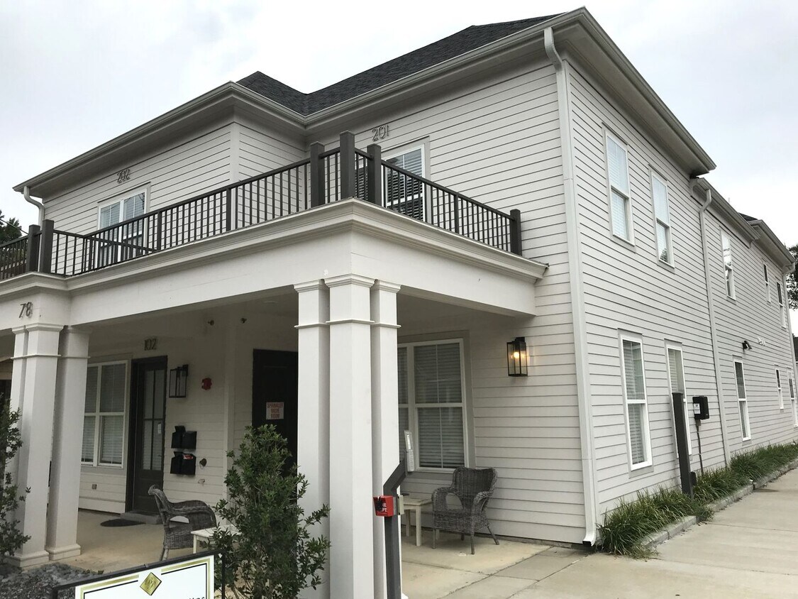 78 N Rembert St Unit 78 Rembert 202, Memphis, TN 38104 Room for Rent