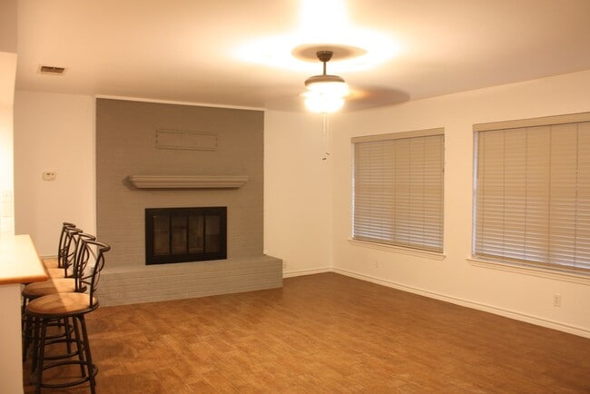 Foto del edificio - 1316 Carol Ann Dr